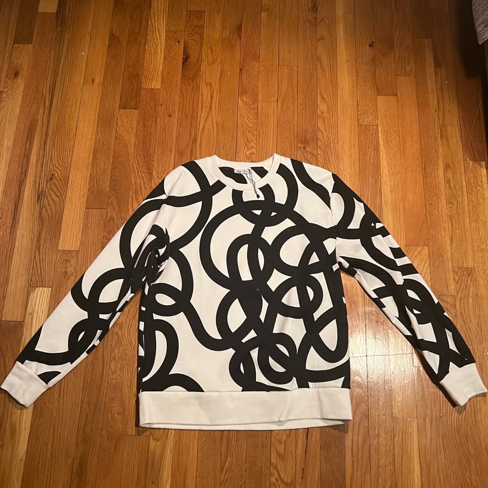 Zara crewneck. Size L. Black and white